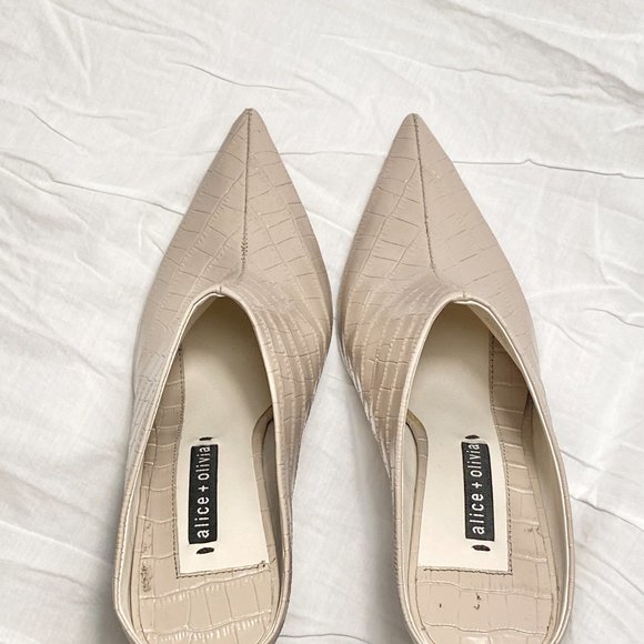 Alice + Olivia ecru patent embossed stiletto mules 8.5 - Picture 3 of 7